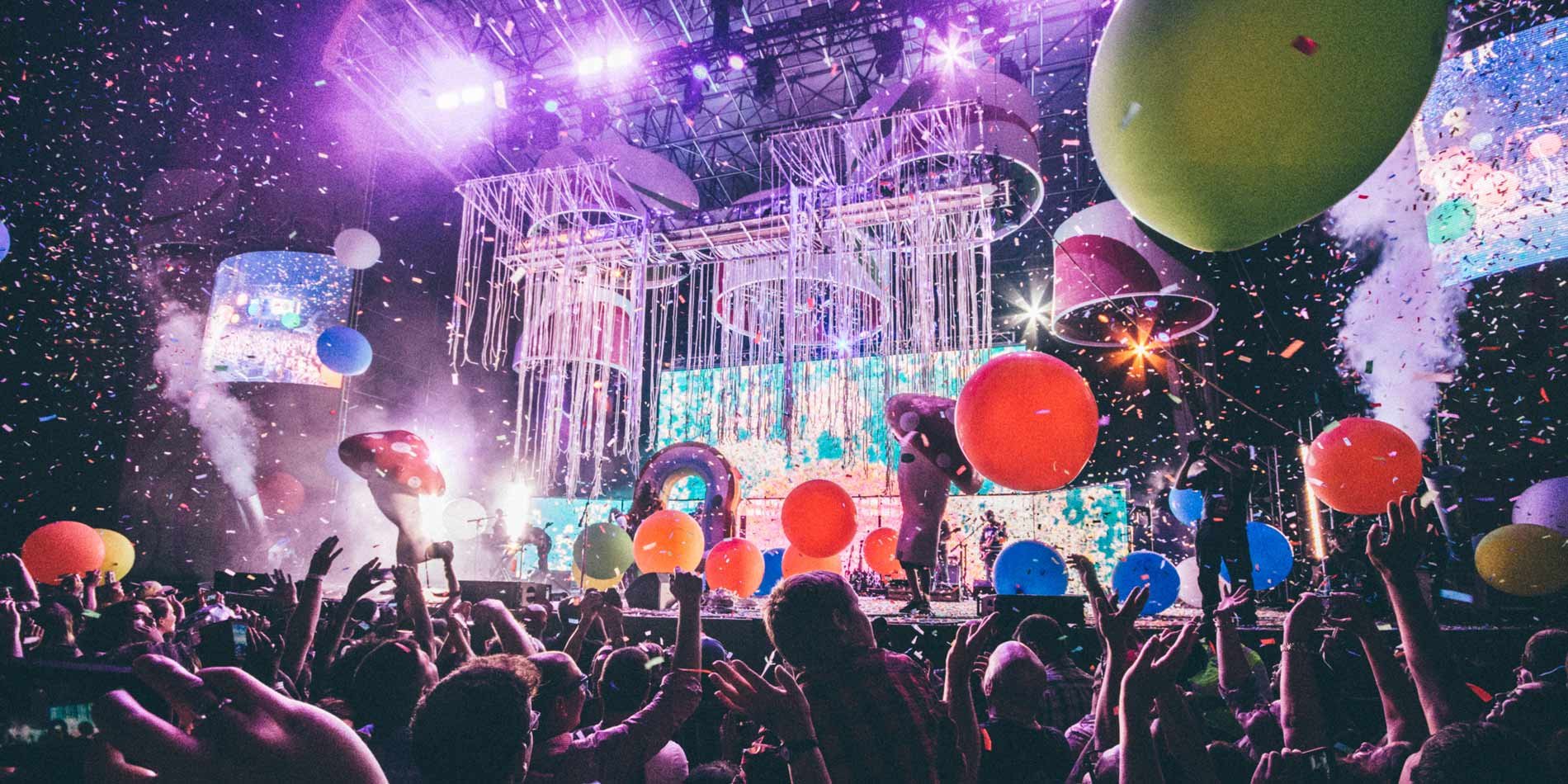 Fun-balloons-stage-banners